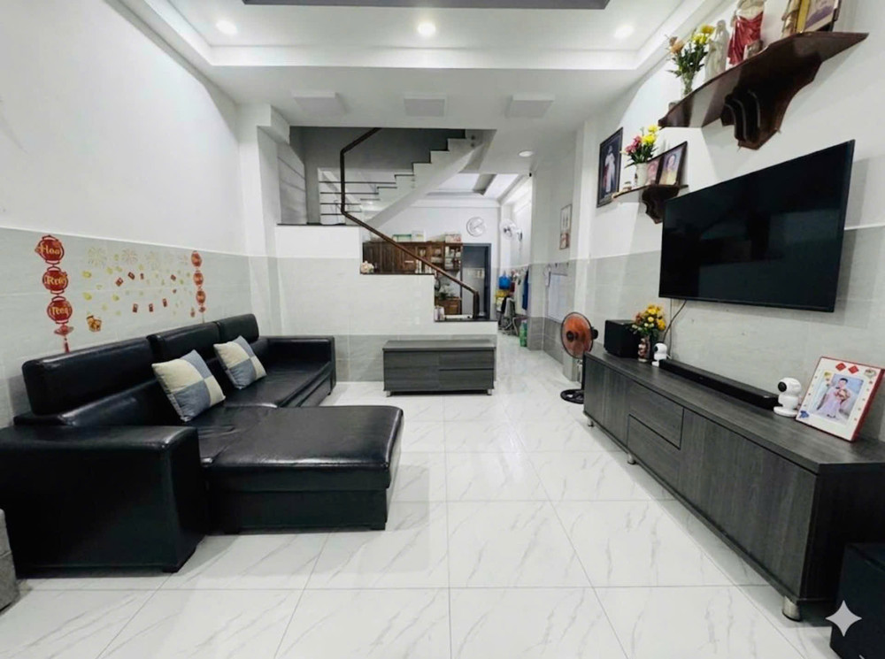 5’’ Tới Sân Bay Tsn Ngay Vincom Quang Trung 51M2 (4.2 X 12) Vuông A4 3 Tầng Đúc - 2Pn, 3Wc 