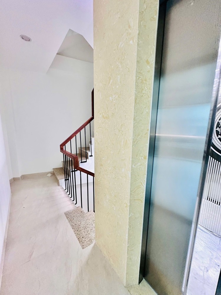 Cực Hiếm Phố Đồng Cổ 50M 6T Thang Máy Ngần Ô Tô Nhà Đẹp Ở Ngay Nhình 15 Tỷ