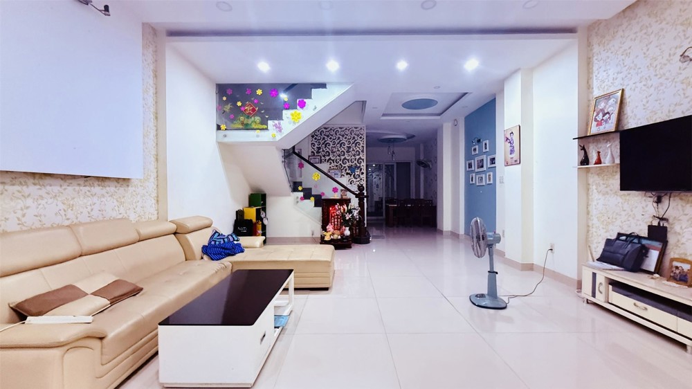 Ngộp Bank Gấp Bán, Dt 113M2, 3 Tầng, Hxh 8M, Chính Chủ