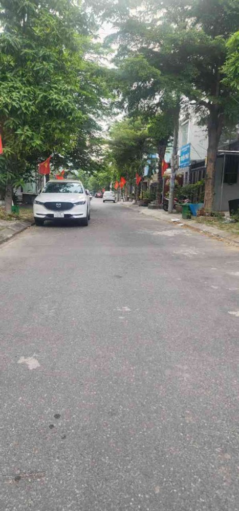 Bán Đất Bầu Gia Thượng 3 Gần Cách Mạng Tháng 8 100M2 Ngang 5.5M Giá 5.3 Tỷ