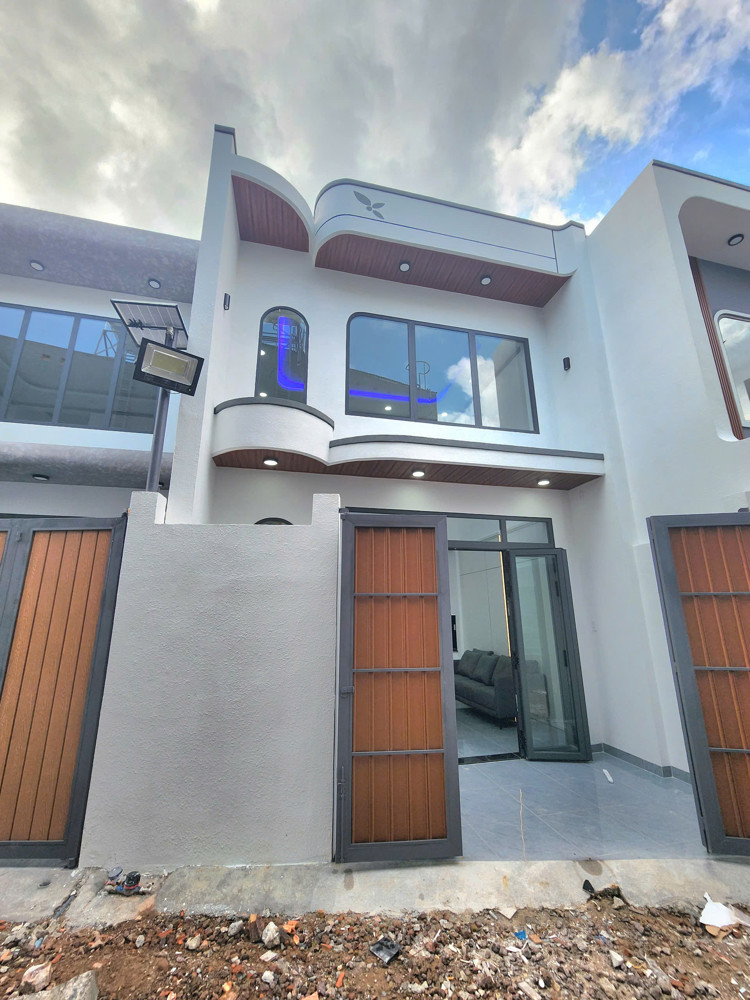 Bán Nhà 1 Trệt, 1 Lầu. 2 Mặt Tiền. Tp Long Khánh. Đn. Chỉ 1 Tỷ 850Tr