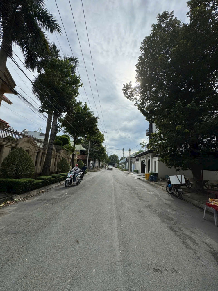 2 Lô Đất Liền Kề Đường 10M Có Vỉa Hè Cách Mt Lê Thị Riêng Chỉ 20M – 2Shr