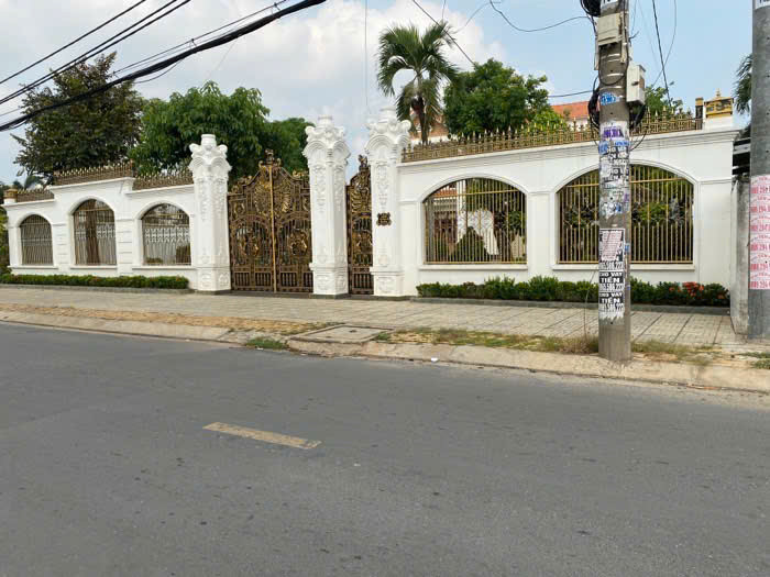 Biệt Phủ Sân Vườn – Mặt Tiền Đường Lớn – Full Nội Thất – Tân Xuân 2, Hóc Môn