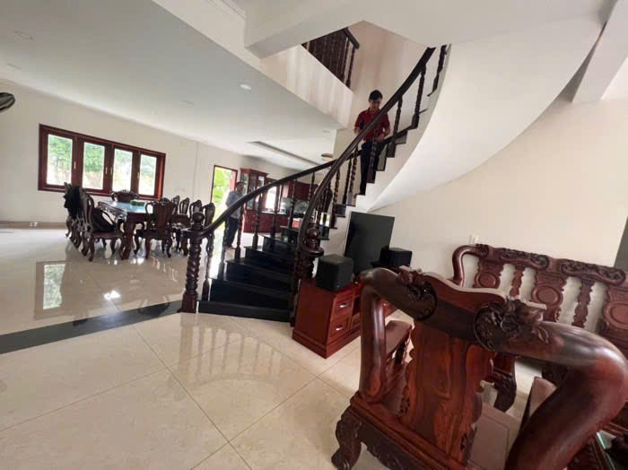 Biệt Phủ Sân Vườn – Mặt Tiền Đường Lớn – Full Nội Thất – Tân Xuân 2, Hóc Môn