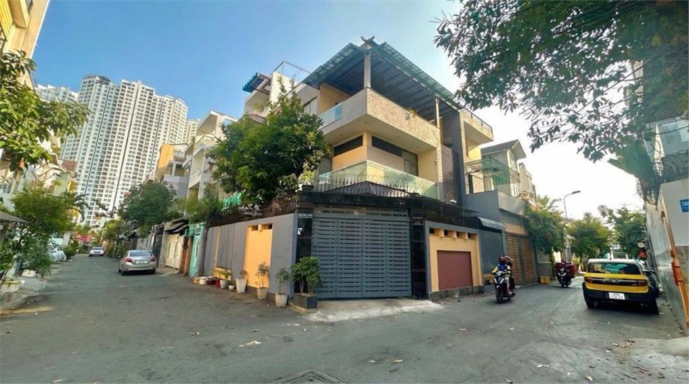 Biệt Thự Góc 2Mt Q7 – Đậu 3 Xe 7 Chỗ– Chỉ Nhỉnh 23 Tỷ