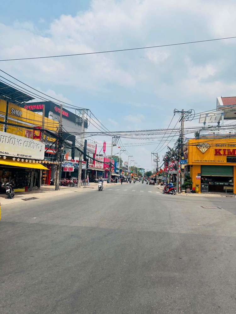 Bán Nhà Mt Tỉnh Lộ 43 - Giao Ngô Chí Quốc, 4015M2, 45X95m, Dòng Tiền 400Tr, Rao 198 Tỷ,