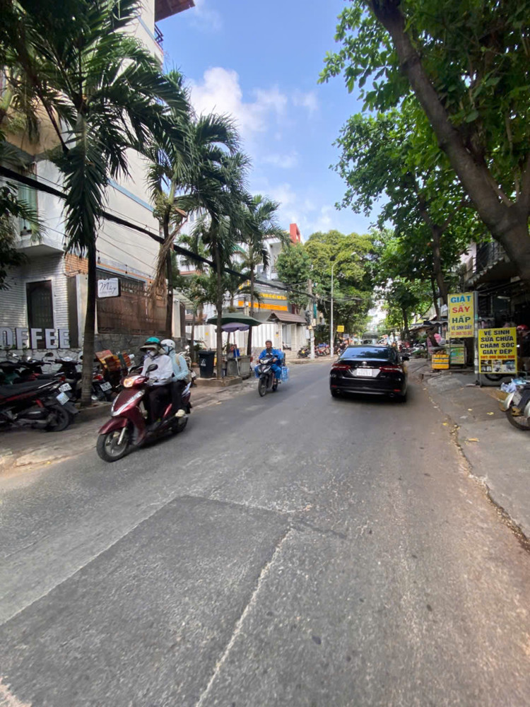 Bán Khách Sạn Đường 15M Bình Thạnh, 5X40, 12Pn, Gần Đh Hutech, Giá Ngộp 26.5 Tỷ