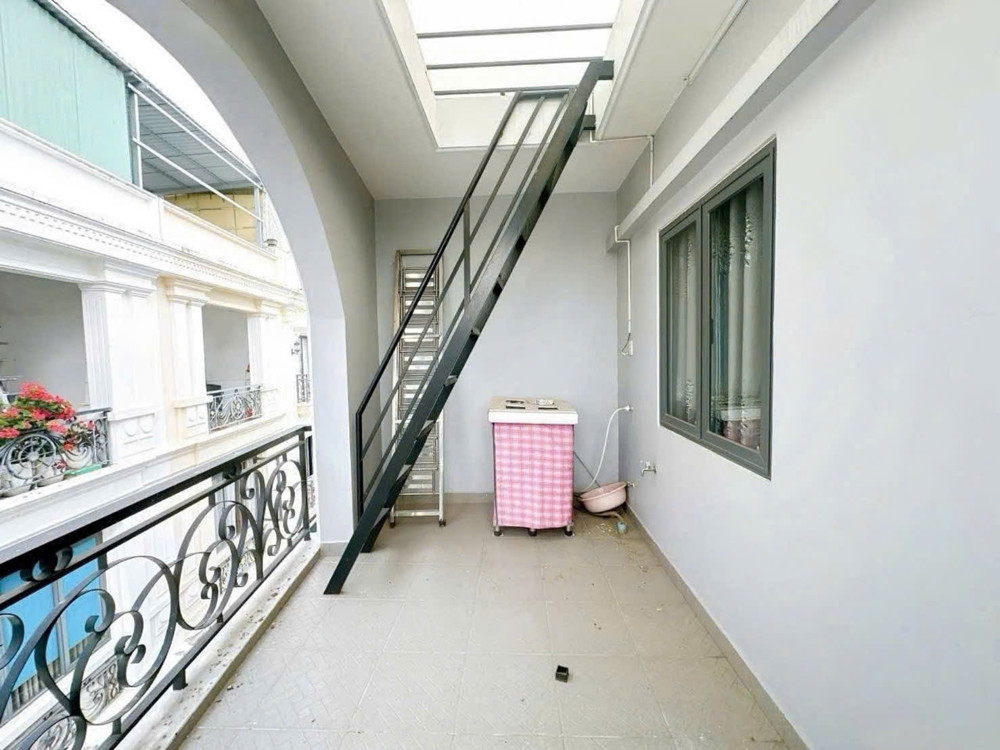 Hxh Huỳnh Tấn Phát Q7 – 4 Tầng Đúc – 4.5 X12m – 7Tỉ8