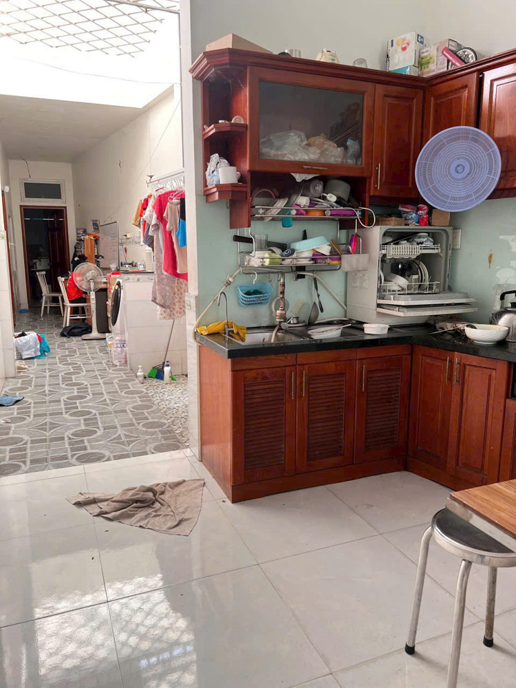 Nhà C4 – Shr Mới - Xe Hơi Ngủ Trong Nhà Tch18 – Giữ Tiền 8Tr/tháng