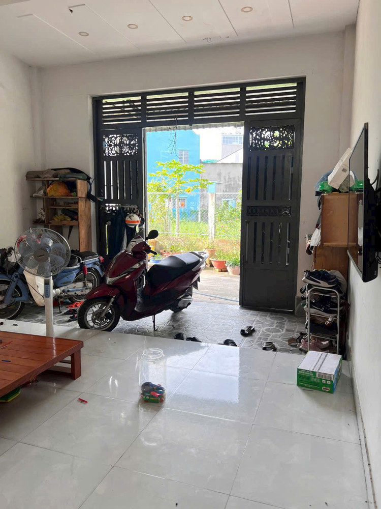 Nhà C4 – Shr Mới - Xe Hơi Ngủ Trong Nhà Tch18 – Giữ Tiền 8Tr/tháng