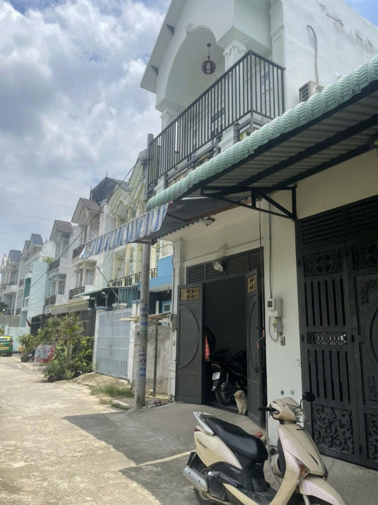 Nhà C4 – Shr Mới - Xe Hơi Ngủ Trong Nhà Tch18 – Giữ Tiền 8Tr/tháng