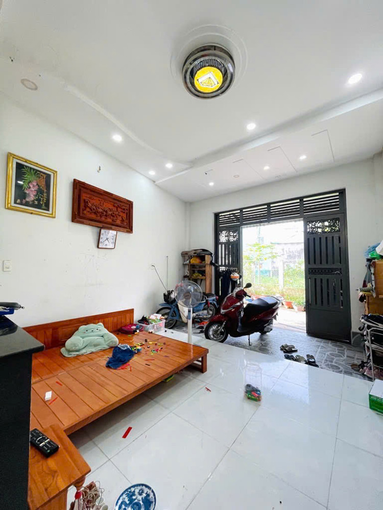 Nhà C4 – Shr Mới - Xe Hơi Ngủ Trong Nhà Tch18 – Giữ Tiền 8Tr/tháng