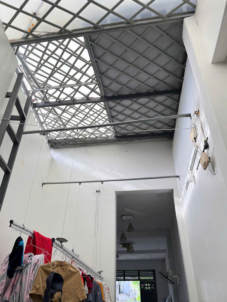 Chỉ Hơn 4Đ Nhà 92M2 Bán Gấp – Xe Hơi Ngủ Trong Nhà – Đối Diện Công Viên