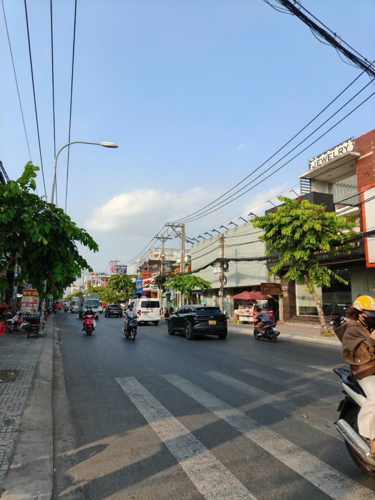 Mặt Tiền Nguyễn Ảnh Thủ, Trung Mỹ Tây – Trục Kd Sầm Uất – Giá 19,99 Tỷ