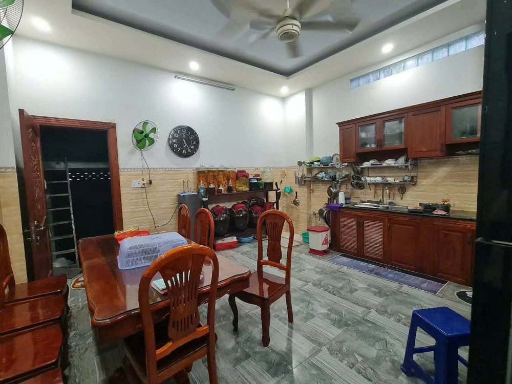 Bán Nhà 5 Tầng Dĩ An,Dt 150M2 Shr Đường Ô Tô,Có Gara Ô Tô,Gần Biconsi