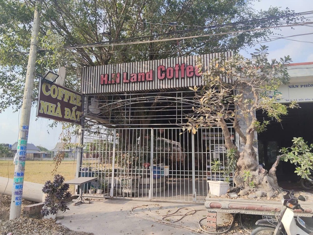 Hot Hot Hot ! Chính Chủ Cần Bán Căn Nhà Liền Quán Cà Phê Sân Vườn Xã Đức Hòa Đông, Đức Hòa, Long An