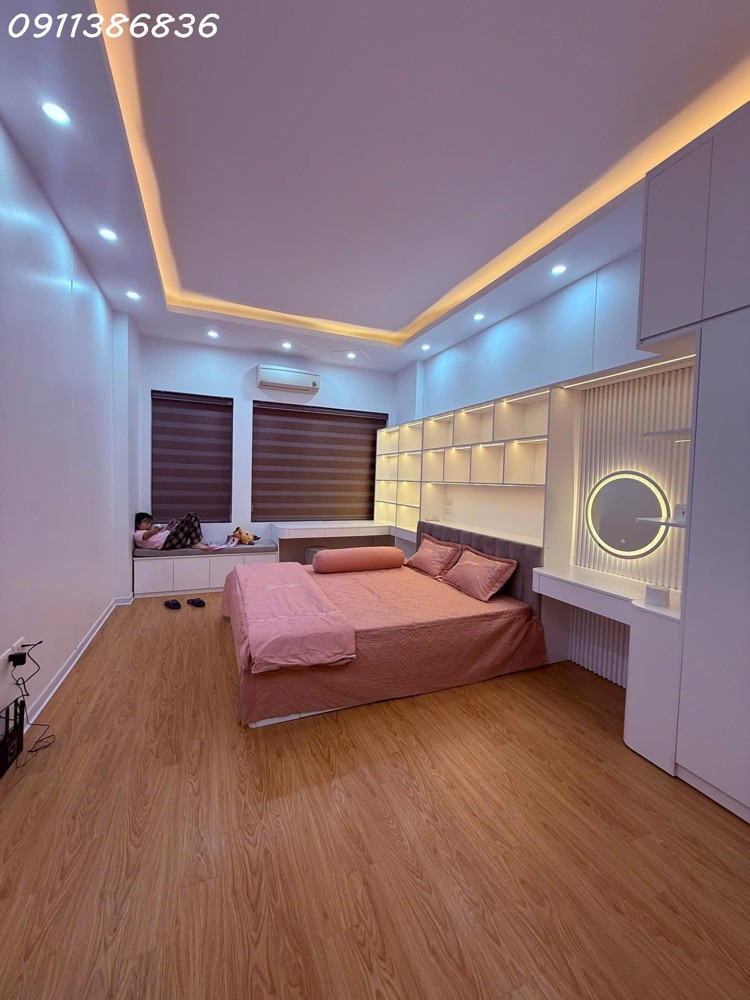 Cần Tiền Bán Gấp Nhà Đẹp Quan Hoa 38M 5T, Vài Bước Ra Phố, Chỉ Hơn 12 Tỷ