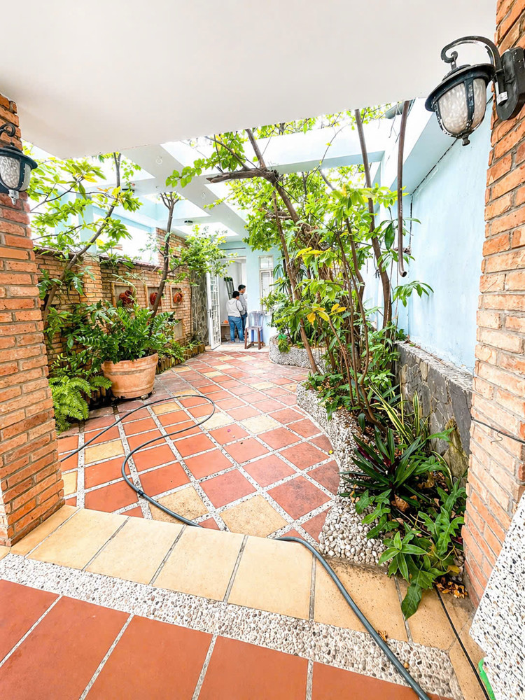 Bán Nhà Mặt Tiềnkinh Doanh Lê Văn Linh Q4 Dt 4 X 15 X 5 Tấm