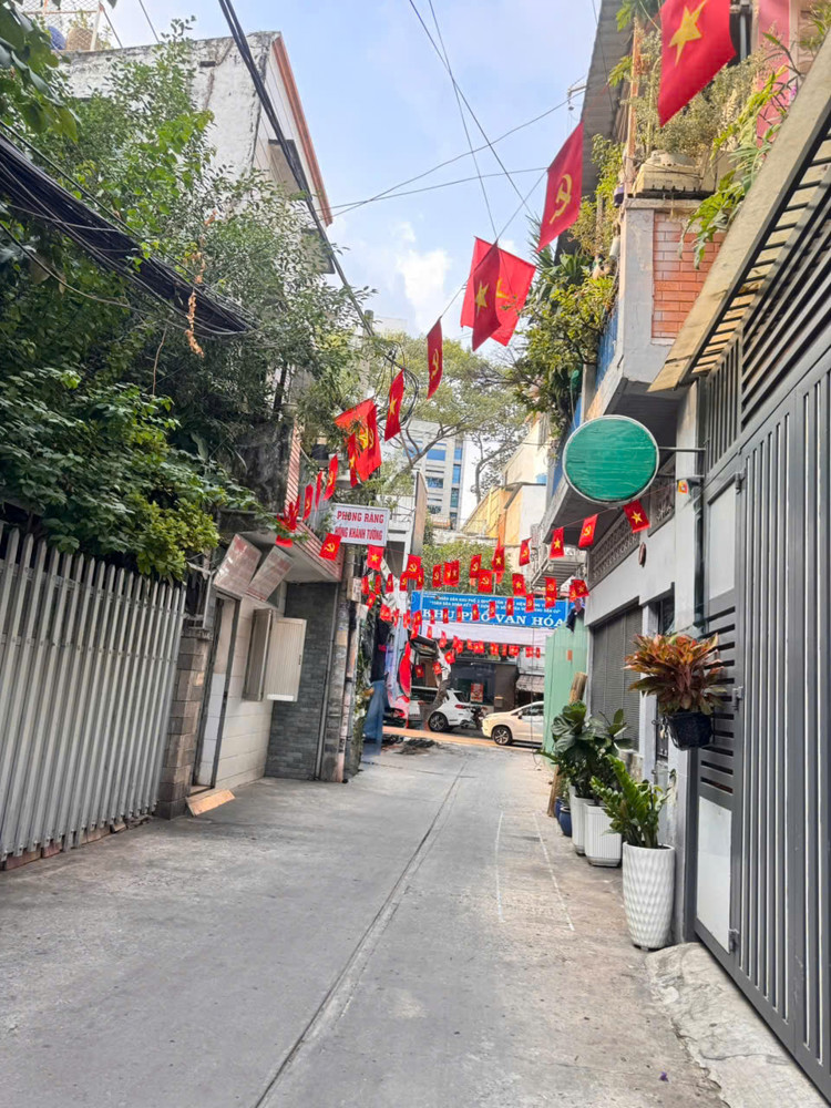 Chính Chủ Cần Bán Nhà 4 Tầng Mặt Tiền Hxh Đ.lê Thị Riêng, Bến Thành, Quận 1 - Dt Lớn 76M2 Full Thổ