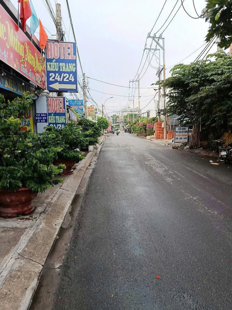 Khách Sạn 17 Phòng + Trụ Anten Thu Nhập 87Tr/tháng – Sát Mt Lê Văn Khương Chỉ 11T