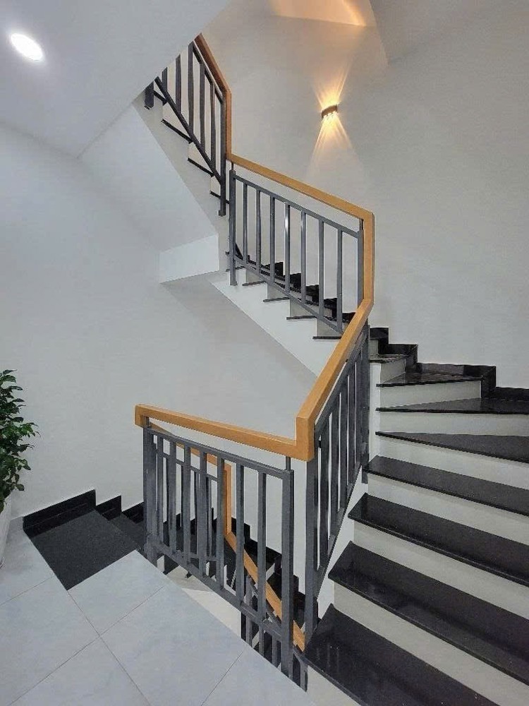 Nhà Mới Hẻm 496 Dương Quảng Hàm – Xe Tải Đậu Cửa – Chỉ 7.7 Tỷ