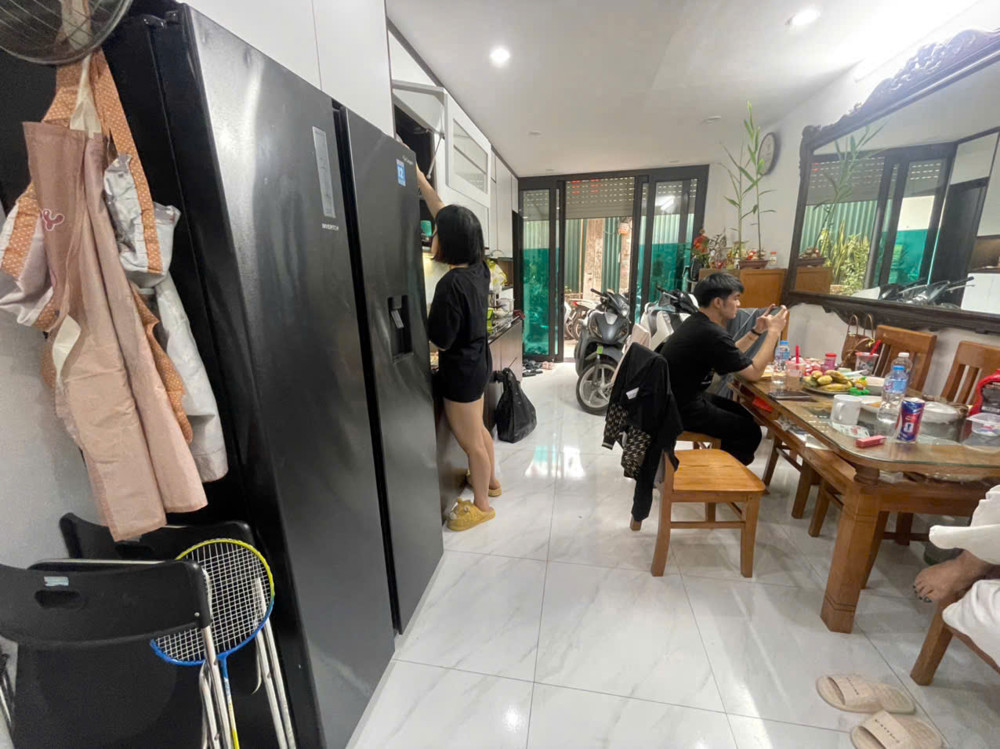 Nhà Mới, 6 Tầng Thang Máy, Thiết Kế Hiện Đại - View Phố, Chợ Bưởi Cực Đẹp - Lạc Long Quân, Cầu Giấy