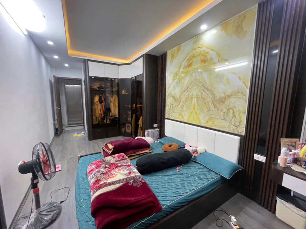 Nhà Mới, 6 Tầng Thang Máy, Thiết Kế Hiện Đại - View Phố, Chợ Bưởi Cực Đẹp - Lạc Long Quân, Cầu Giấy