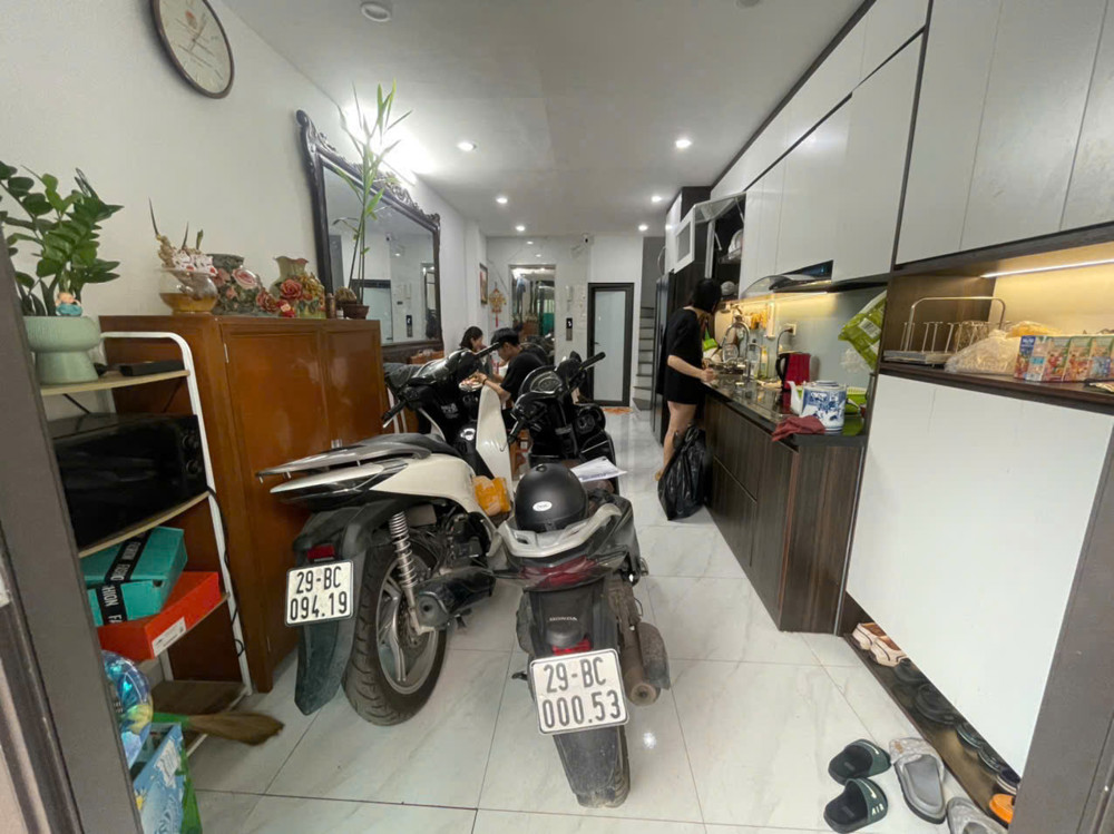 Nhà Mới, 6 Tầng Thang Máy, Thiết Kế Hiện Đại - View Phố, Chợ Bưởi Cực Đẹp - Lạc Long Quân, Cầu Giấy