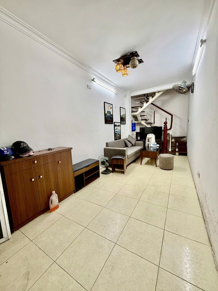 Nhà Kim Hoa - Xã Đàn - Giải Phóng: 5 Tầng Kiên Cố - Vị Trí Trung Tâm Kết Nối Các Quận - Chỉ Hơn