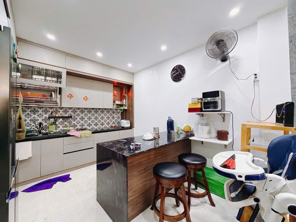 Lâm Văn Bền – Xe Hơi Ngủ Trong Nhà – 4 Tầng Mới Đẹp – Chỉ 12.8 Tỷ