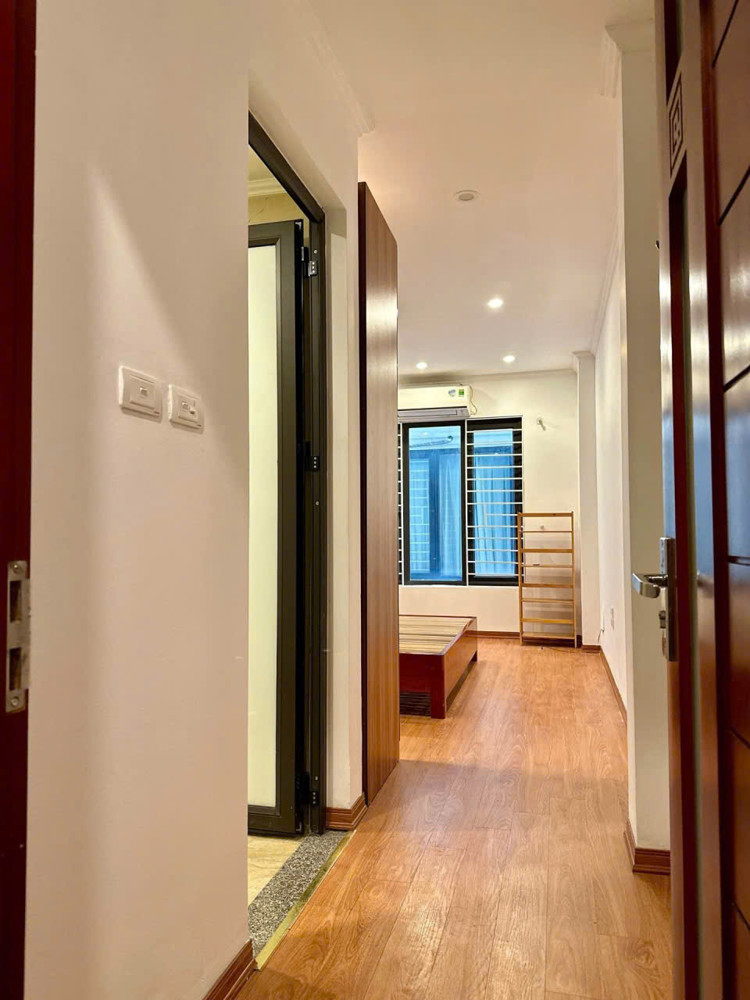 Bán Nhà Trung Tâm Thạch Bàn – 5 Tầng – Ô Tô Đỗ Cổng – 32M²