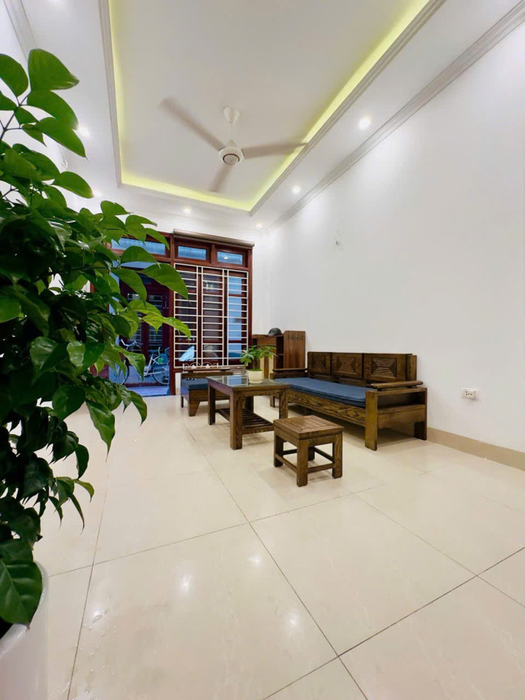 Bán Nhà Trung Tâm Thạch Bàn – 5 Tầng – Ô Tô Đỗ Cổng – 32M²