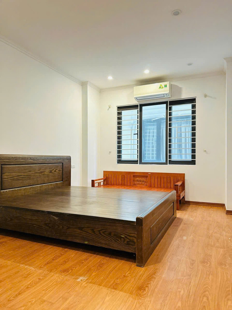 Bán Nhà Trung Tâm Thạch Bàn – 5 Tầng – Ô Tô Đỗ Cổng – 32M²