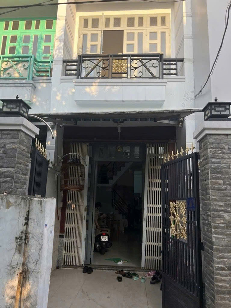 Bán Nhà Sát Mặt Tiền Đường Trước Nhà Thông Ngang 4M Dt Ngang 3.6 Dài 13 M Đúc Bt Có Hơn 4D