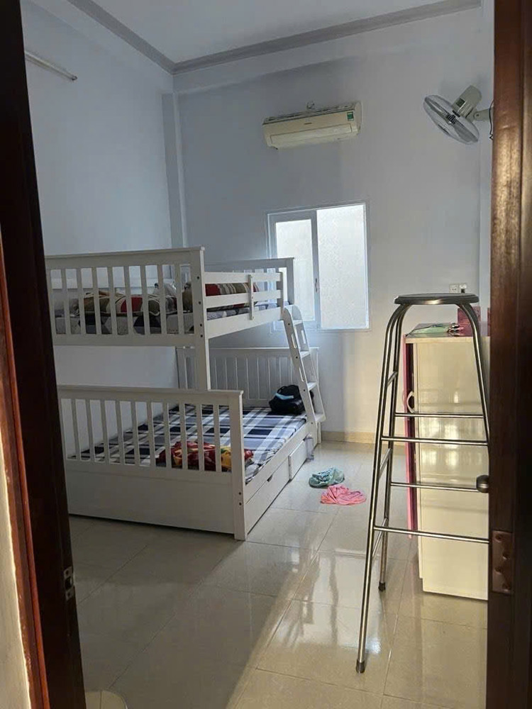 Bán Nhà Sát Mặt Tiền Đường Trước Nhà Thông Ngang 4M Dt Ngang 3.6 Dài 13 M Đúc Bt Có Hơn 4D