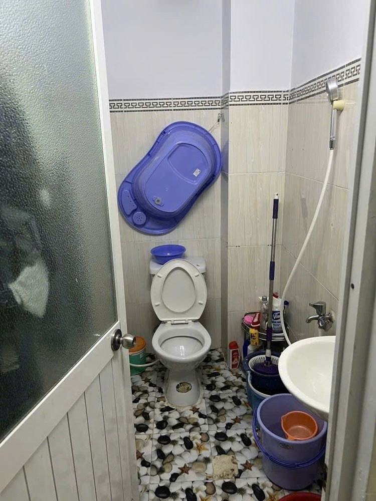 Bán Nhà Sát Mặt Tiền Đường Trước Nhà Thông Ngang 4M Dt Ngang 3.6 Dài 13 M Đúc Bt Có Hơn 4D