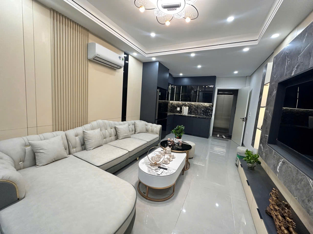 Bán Nhà Trung Tâm Thạch Bàn – Cổ Linh 40M² 6 Tầng Gara Ô Tô Thang Máy