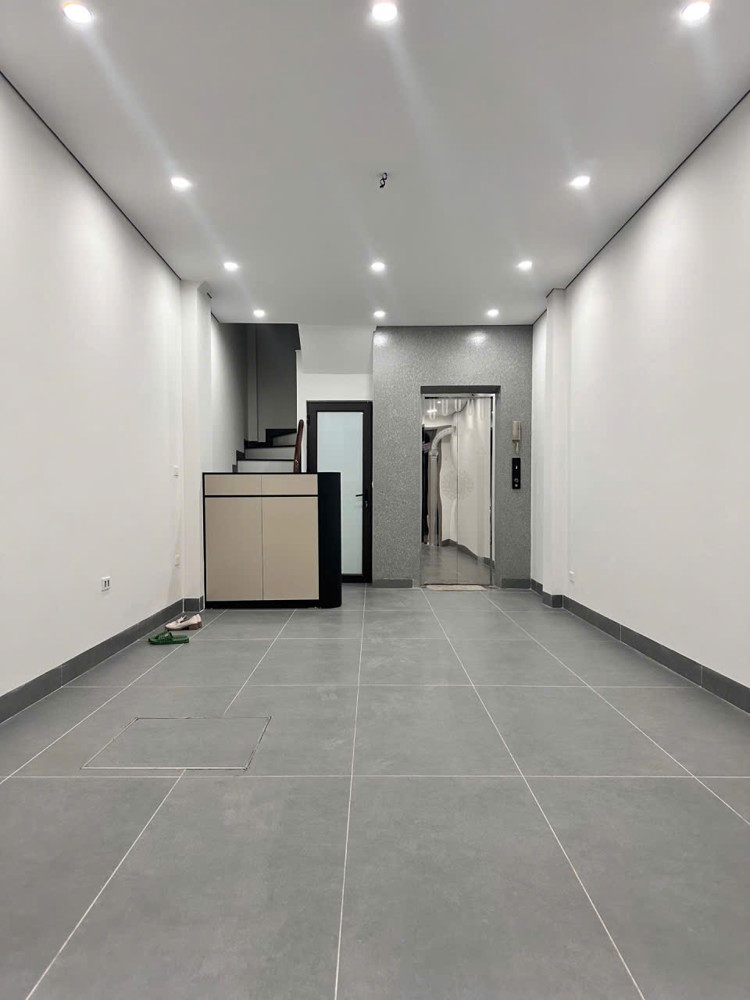 Bán Nhà Trung Tâm Thạch Bàn – Cổ Linh 40M² 6 Tầng Gara Ô Tô Thang Máy
