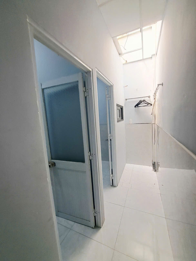 Bán Nhà Bhh Bình Tân- 4X7 Đúc 2 Tầng Gần Hẻm Xe Hơi Chỉ 2.68 Tỷ