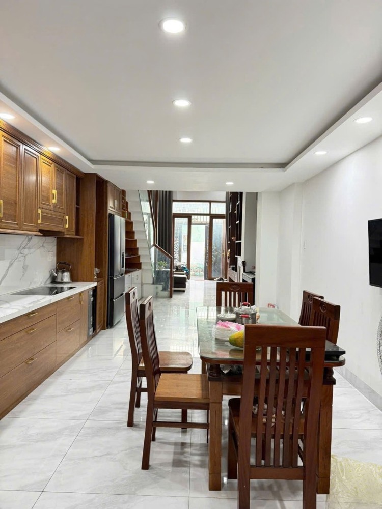 Bán Nhà 3 Tầng Đường Tam Châu, Thủ Đức, Tp Hcm. Dt 73M2, Sổ Hồng. Giá 6.99 Tỷ. Lh 0933125879