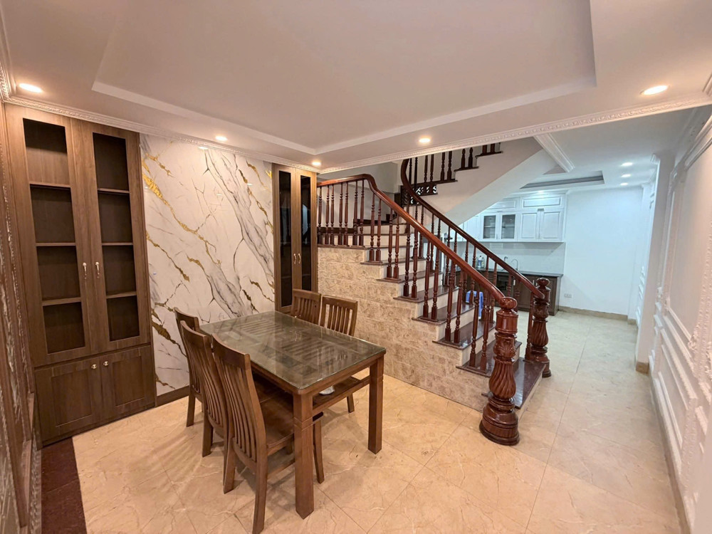 Lạc Long Quân – Ô Tô Tránh – Nhà 6 Tầng Tinh Tế, Giữ Trọn Giá Trị Sống Ven Tây Hồ