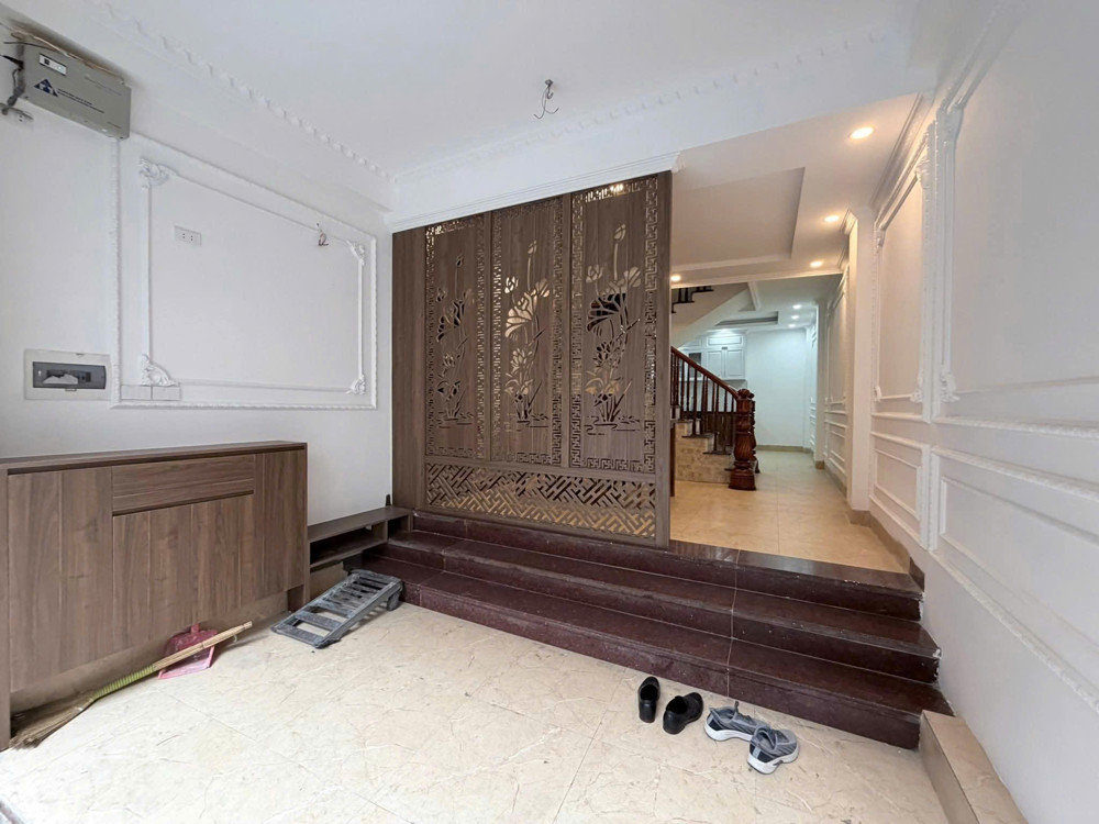 Lạc Long Quân – Ô Tô Tránh – Nhà 6 Tầng Tinh Tế, Giữ Trọn Giá Trị Sống Ven Tây Hồ