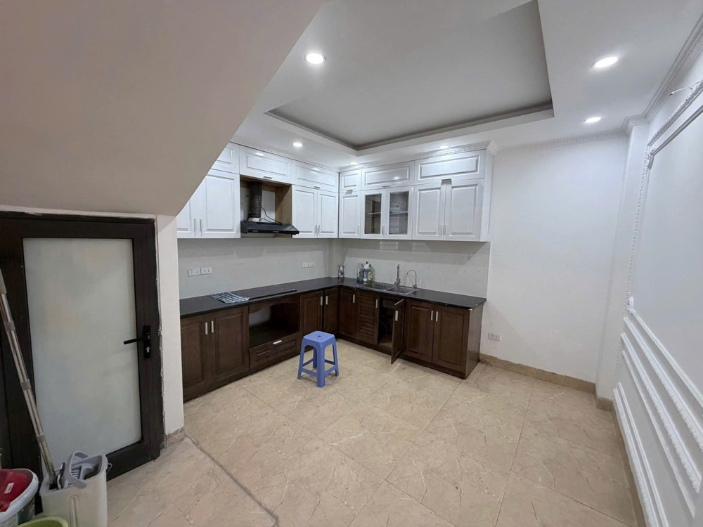 Lạc Long Quân – Ô Tô Tránh – Nhà 6 Tầng Tinh Tế, Giữ Trọn Giá Trị Sống Ven Tây Hồ