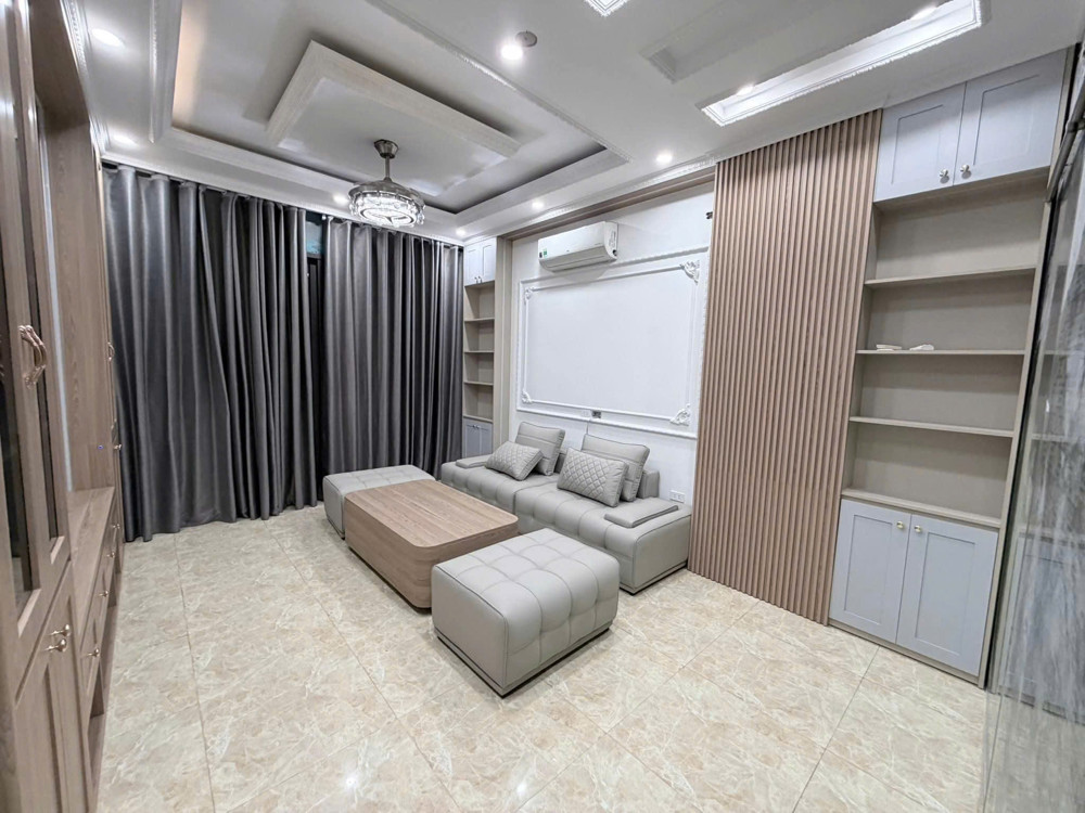 Lạc Long Quân – Ô Tô Tránh – Nhà 6 Tầng Tinh Tế, Giữ Trọn Giá Trị Sống Ven Tây Hồ
