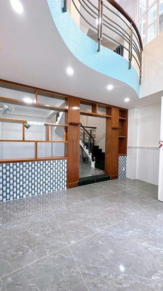 Trung Tâm Q4_5 Tầng Đúc Kiêng Cố_5 Tỷ Còn Tl