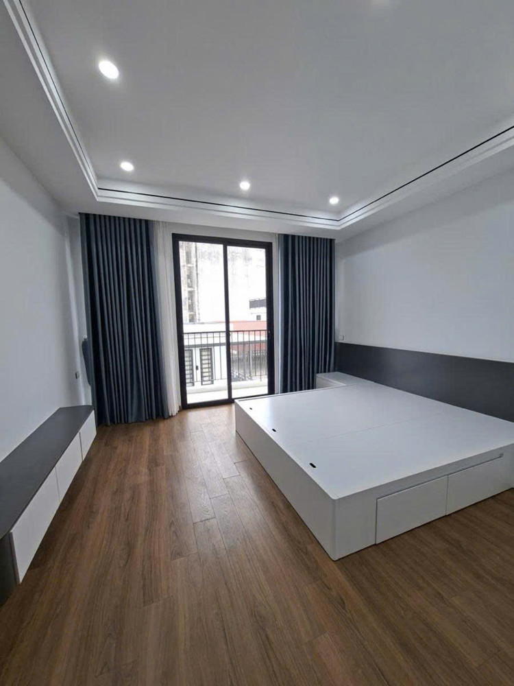 Bán Nhà Bồ Đề 41M 7 Tầng Mt4m Thang Máy Ô Tô Đỗ Sát Hồ 15 Tỷ