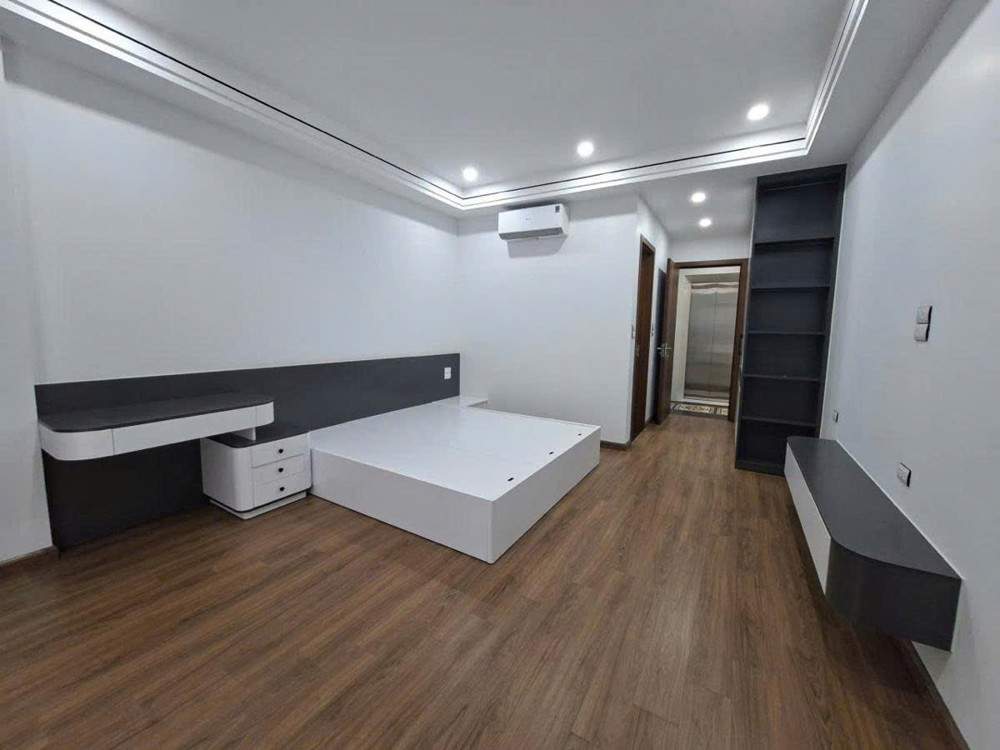 Bán Nhà Bồ Đề 41M 7 Tầng Mt4m Thang Máy Ô Tô Đỗ Sát Hồ 15 Tỷ