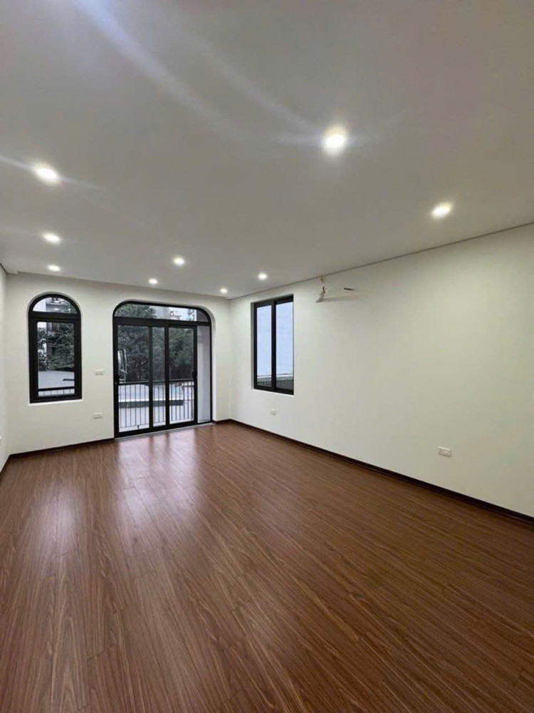 Siêu Phẩm Trung Tâm Cổ Linh – 55M² X 5 Tầng – Thang Máy – Full Nội Thất