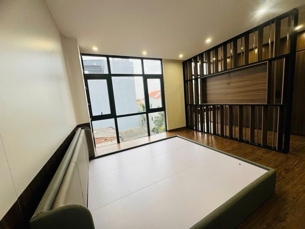 Bán Nhà Phúc Lợi 44M /6 Tầng , Giá Chỉ 9Xxx Oto Ngủ Trong Nhà
