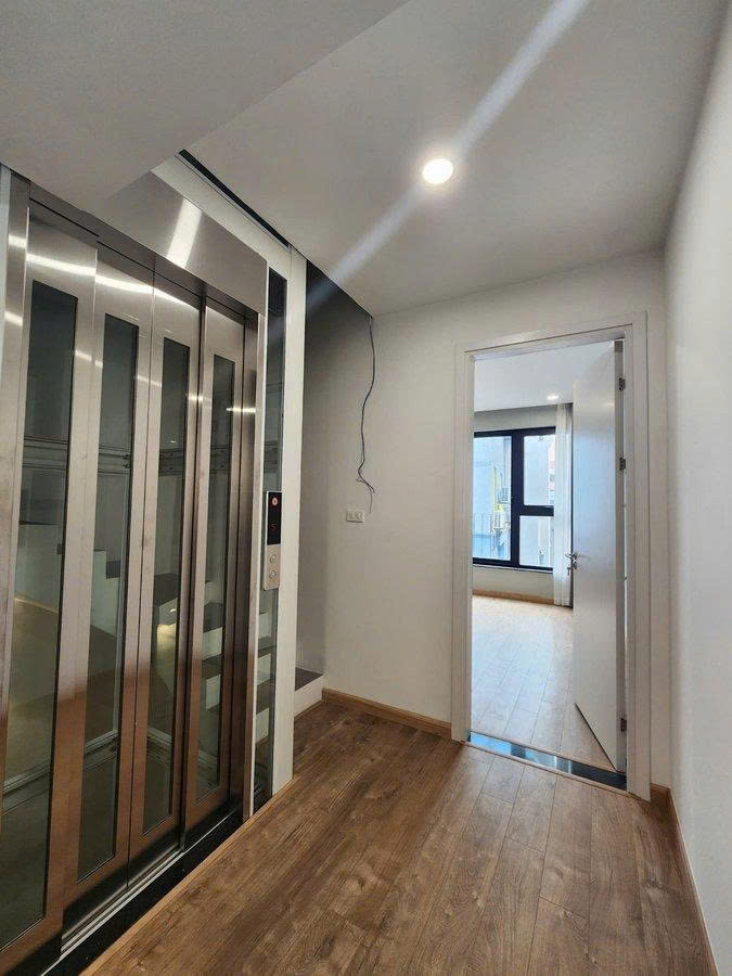 Võng Thị – Nhà Phân Lô Thang Máy – Ô Tô Tránh – 200M Ra Hồ Tây – 50M², 6 Tầng Chỉ 20.9 Tỷ